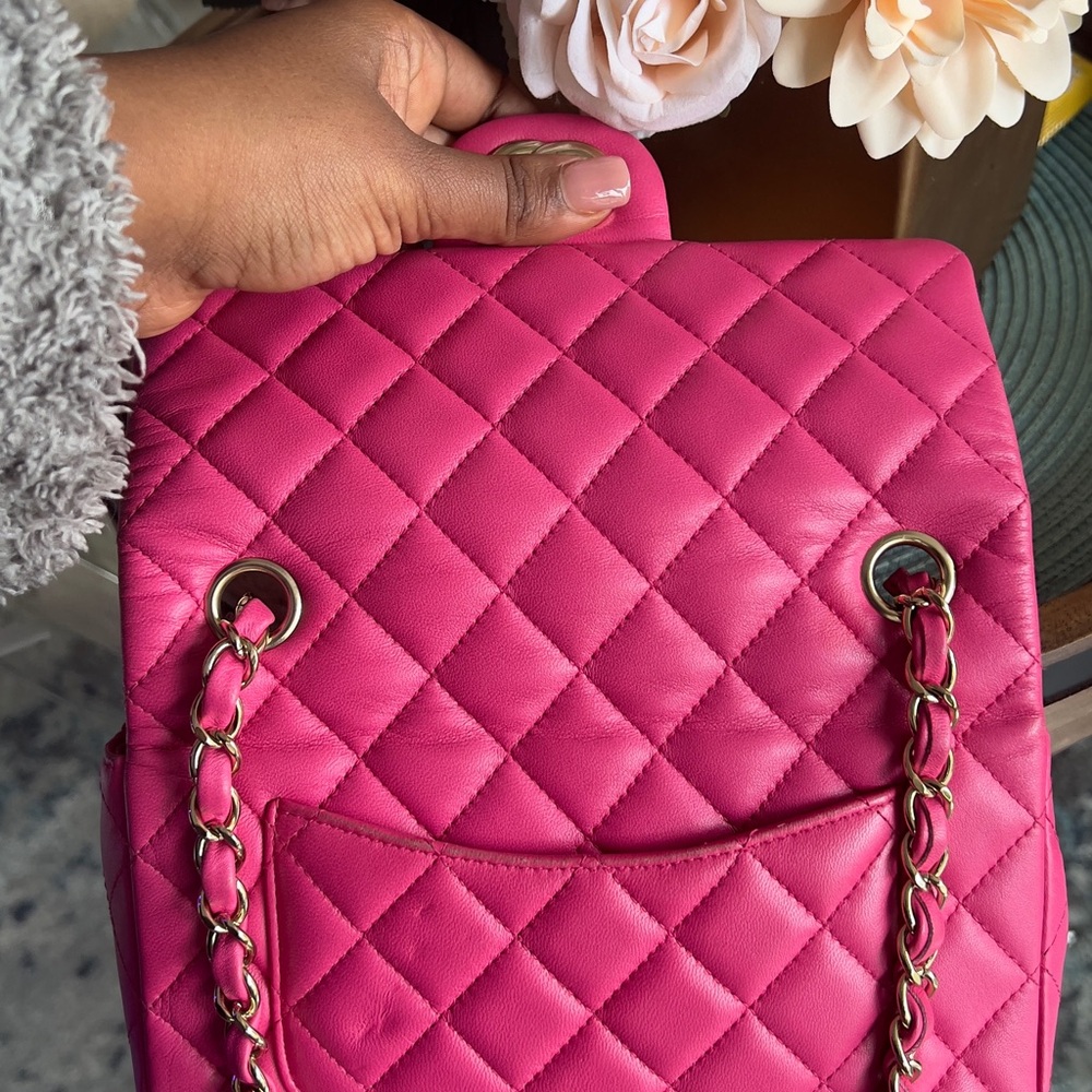 Authentic pink classic Chanel flap cross body bag.. Rare Find! - Picture 4 of 8
